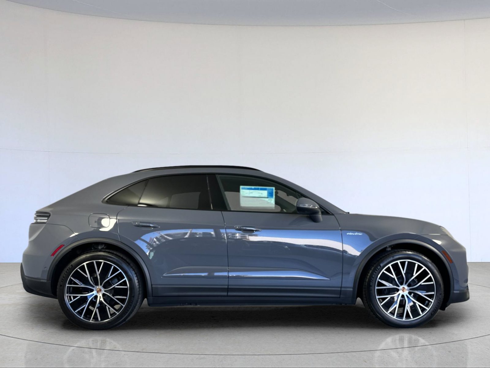 New 2026 Porsche Macan 4 Electric AWD/4WD image 9