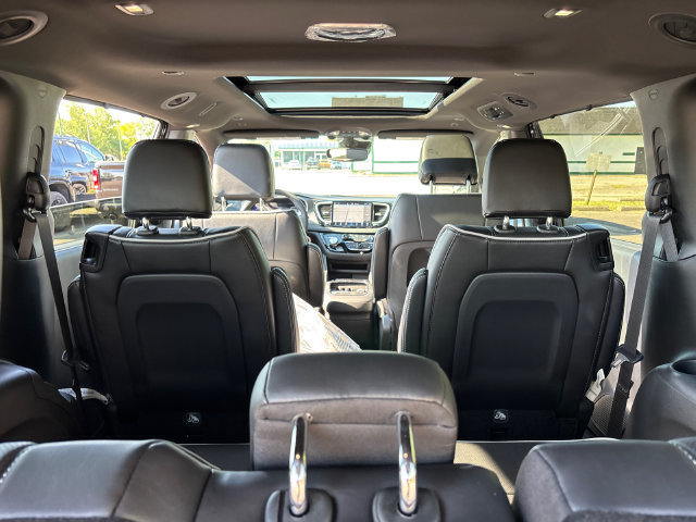 New 2027 Chrysler Pacifica Limited w/ Family Tech Group AWD/4WD image 34