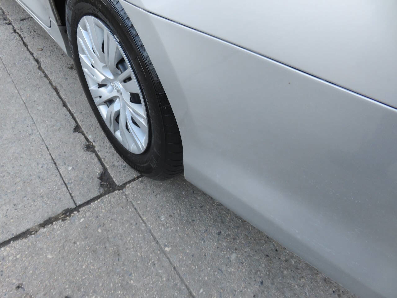 Used 2012 Toyota Camry LE image 30