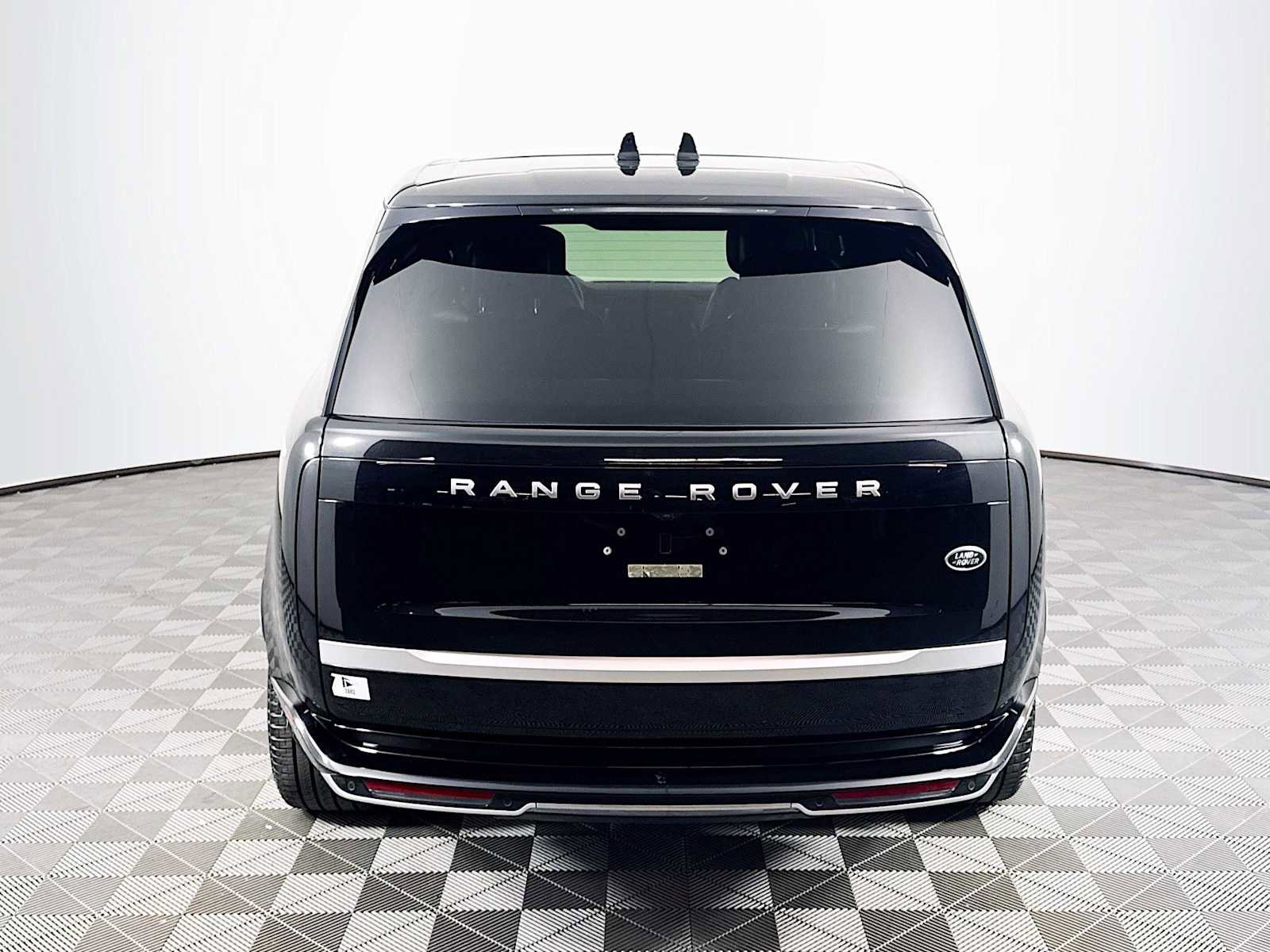 Used 2023 Land Rover Range Rover First Edition image 6