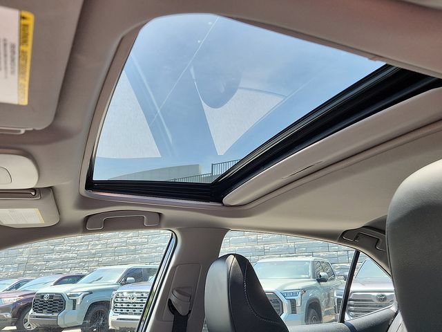 Used 2022 Toyota Camry XSE FWD image 14