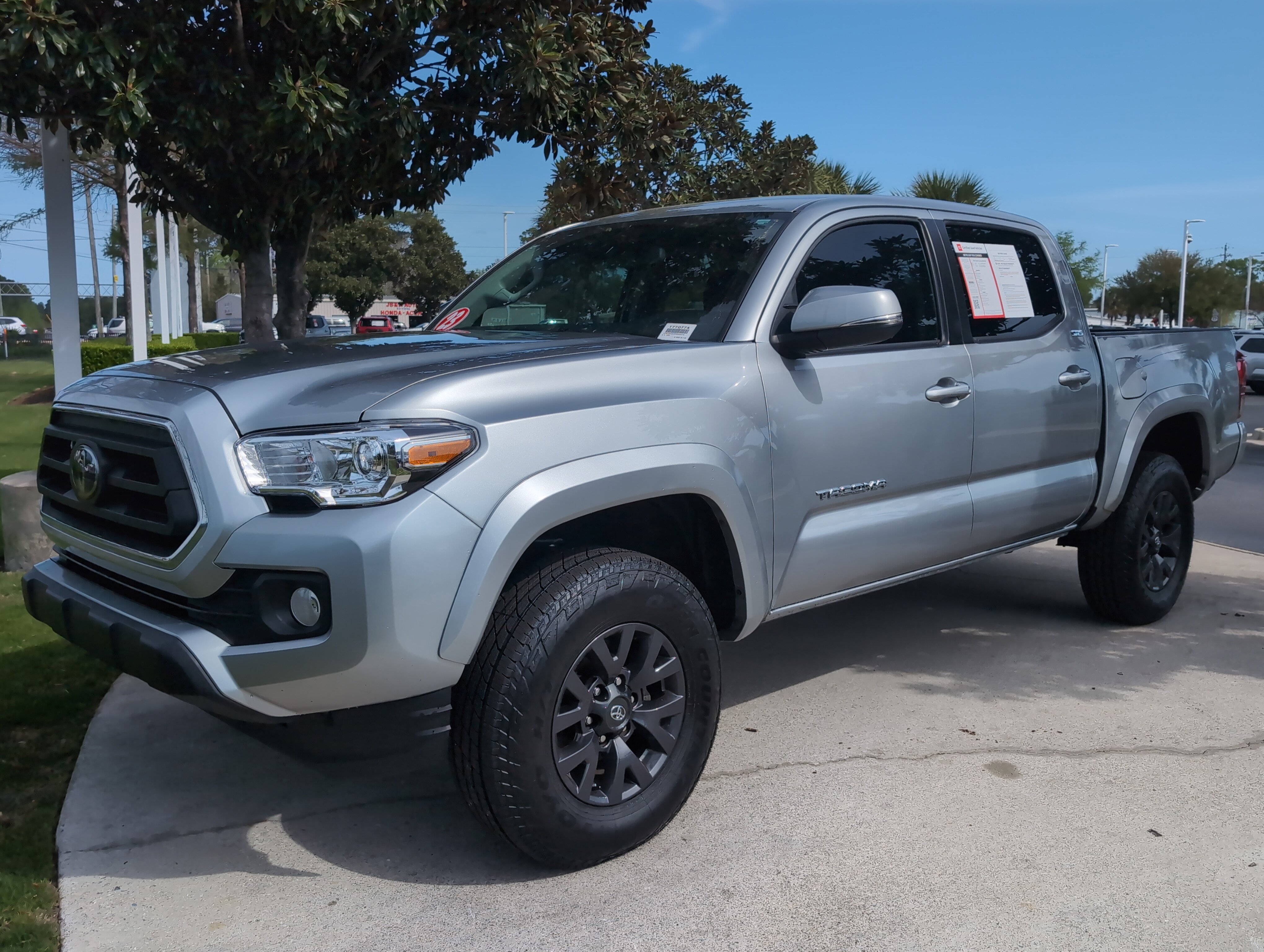 Certified 2023 Toyota Tacoma SR5 AWD/4WD image 5