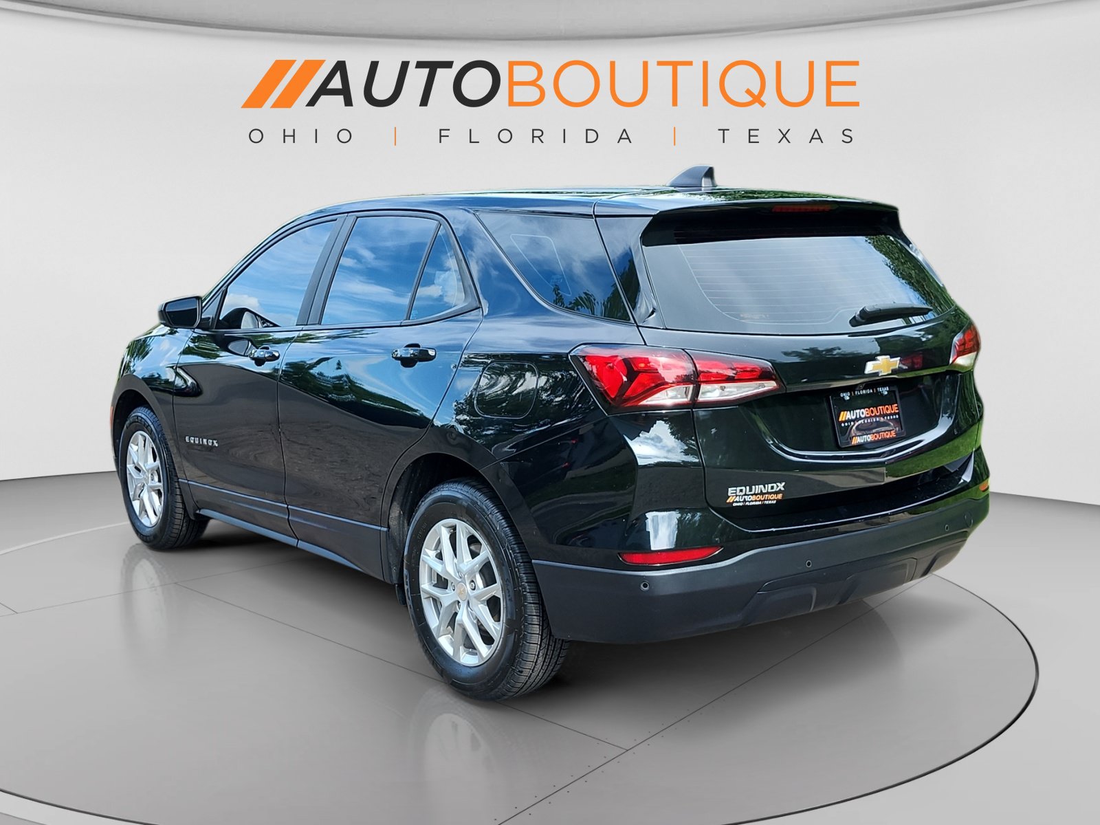 Used 2024 Chevrolet Equinox LS w/ Driver Confidence II Package FWD image 3
