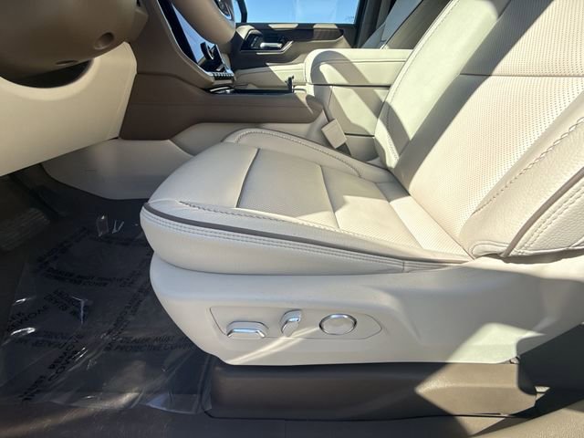 Used 2026 GMC Yukon XL Denali w/ Denali Reserve Package image 12