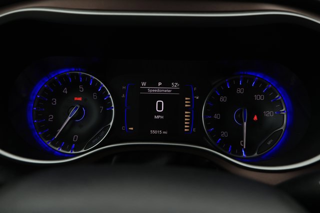 Used 2023 Chrysler Voyager LX image 12