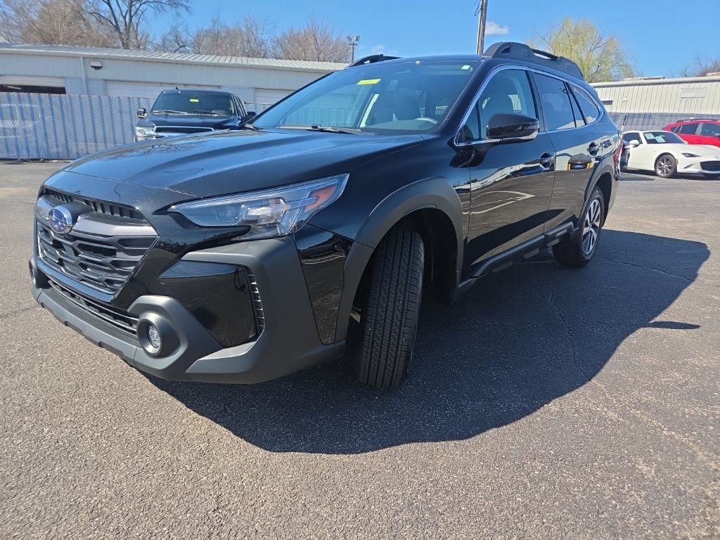 Certified 2025 Subaru Outback Premium w/ Popular Package #1A image 3