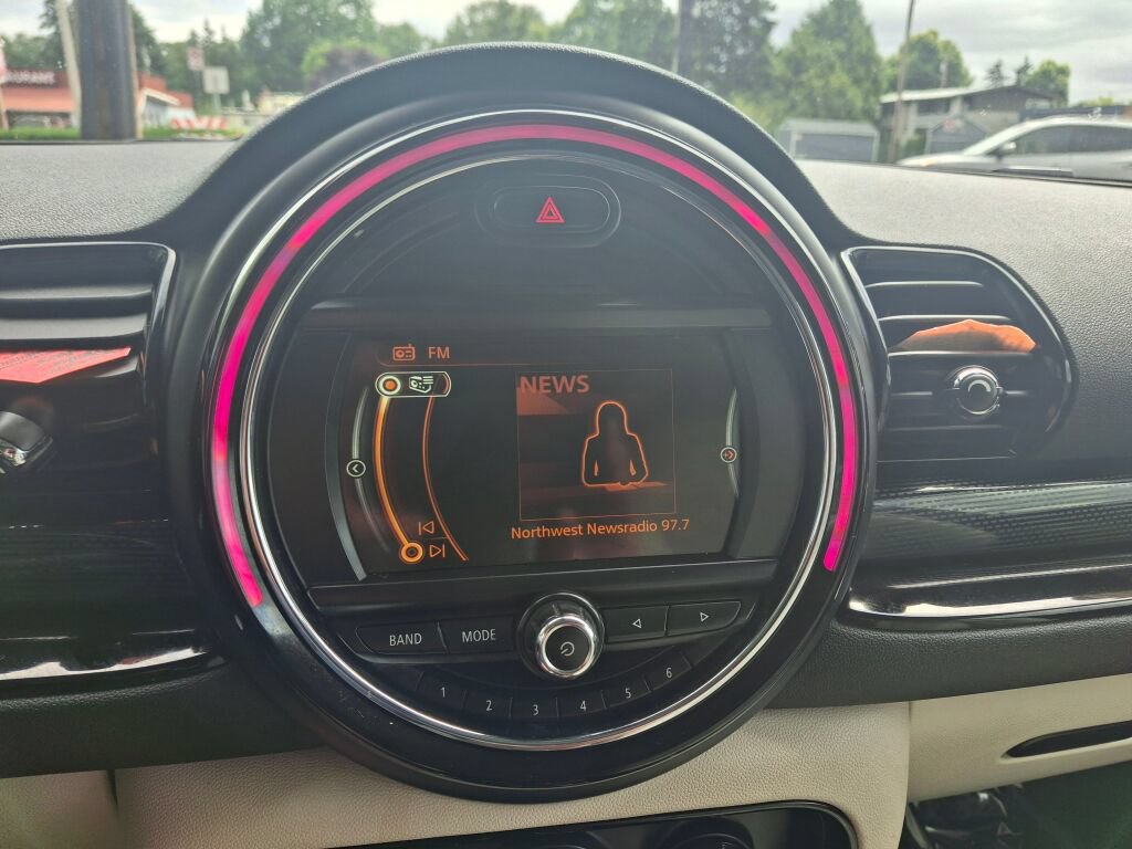 Used 2016 MINI Cooper Clubman FWD image 12