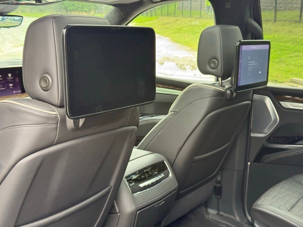 Certified 2025 Cadillac Escalade Premium Luxury Platinum w/ LPO, Floor Liner Package AWD/4WD image 20