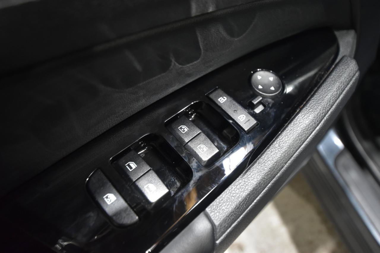 Used 2024 Kia Sportage EX image 12