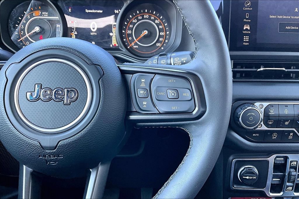 Used 2025 Jeep Wrangler Unlimited Rubicon w/ Convenience Group AWD/4WD image 7