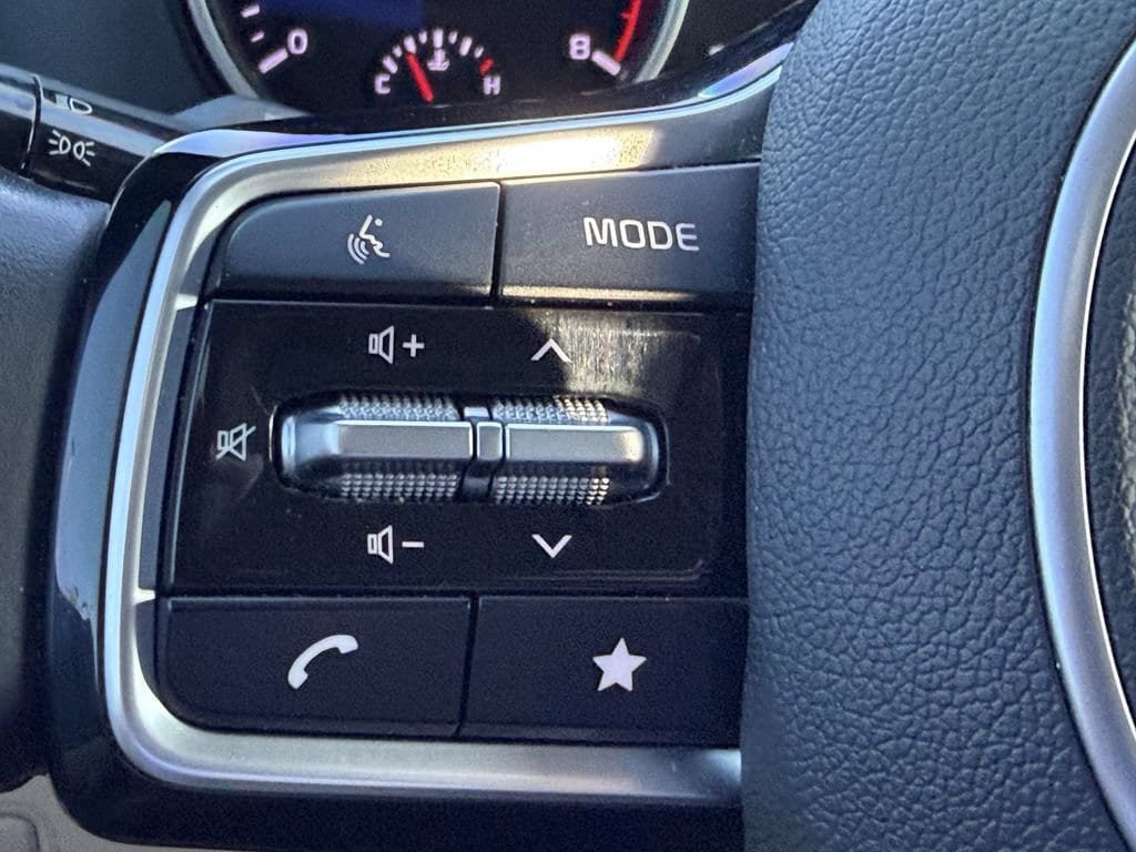 Certified 2024 Kia Carnival LX FWD image 26