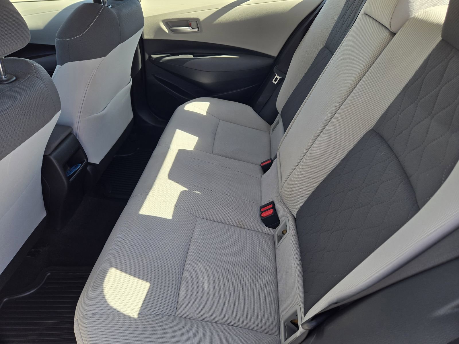 Used 2020 Toyota Corolla LE image 32