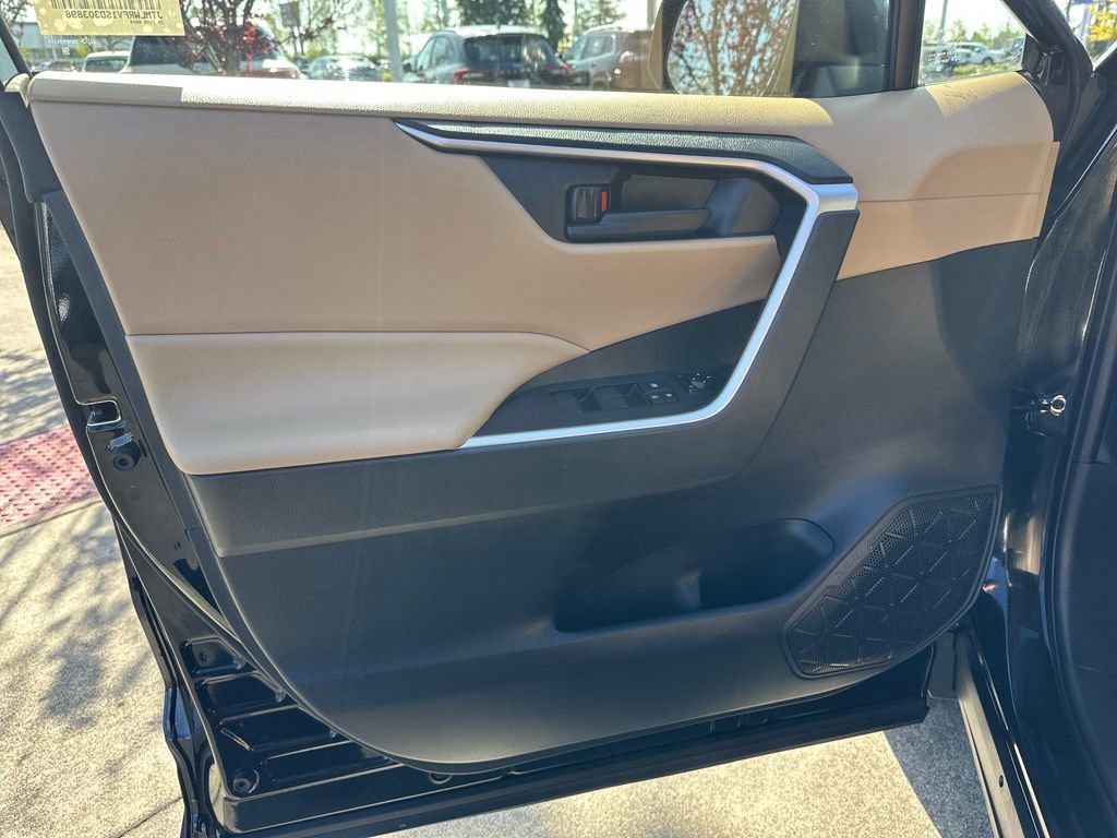 Certified 2025 Toyota RAV4 LE AWD/4WD image 11