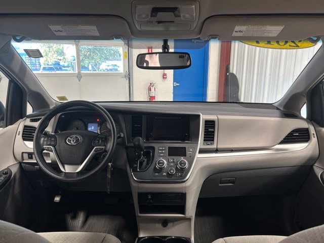 Used 2017 Toyota Sienna LE AWD/4WD image 15