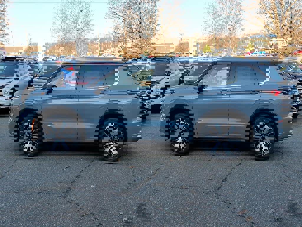 New 2026 Mitsubishi Outlander SEL image 2