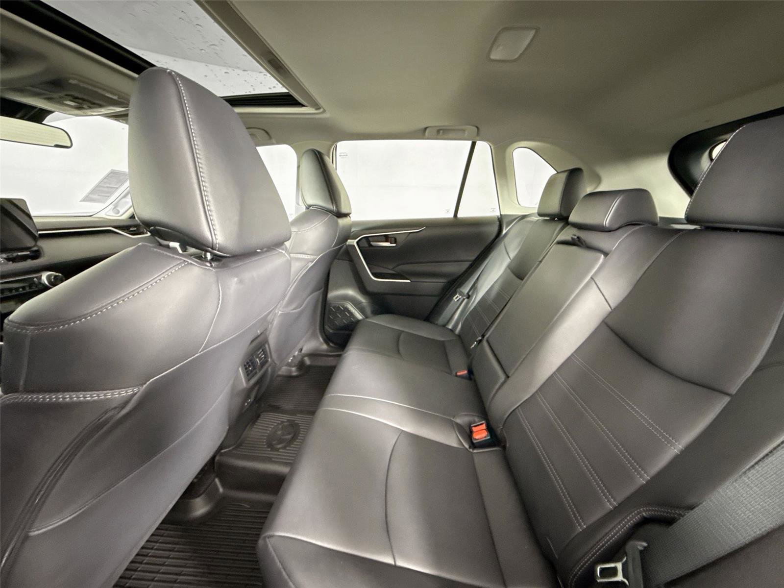 Used 2025 Toyota RAV4 XLE Premium image 34