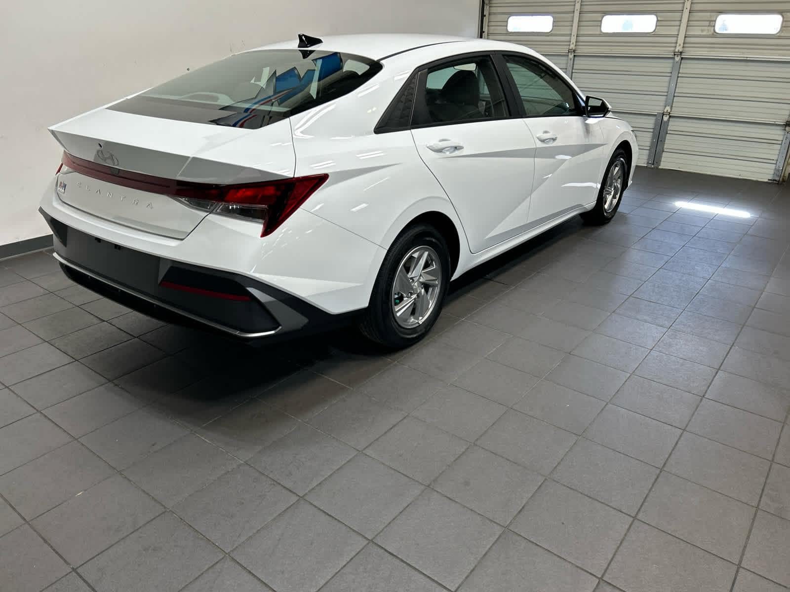 New 2026 Hyundai Elantra SE FWD image 3