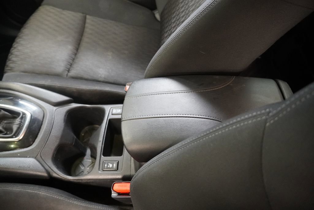 Used 2017 Nissan Rogue SV w/ SV Premium Package AWD/4WD image 23