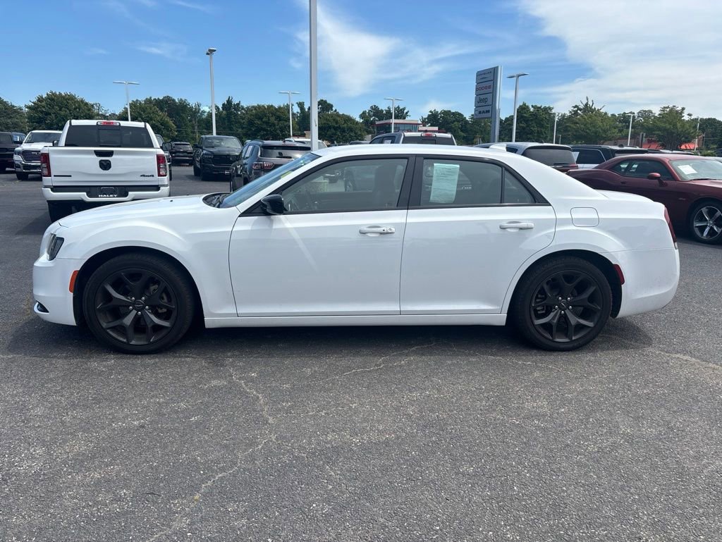 Used 2023 Chrysler 300 Touring w/ Sport Appearance Package RWD image 4