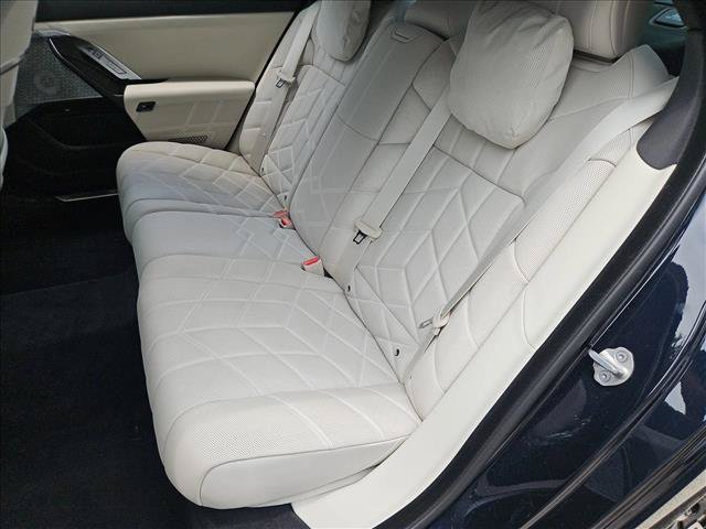 Used 2024 BMW i7 xDrive60 w/ Executive Package AWD/4WD image 18