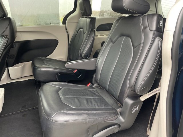 Used 2022 Chrysler Pacifica Touring-L image 9