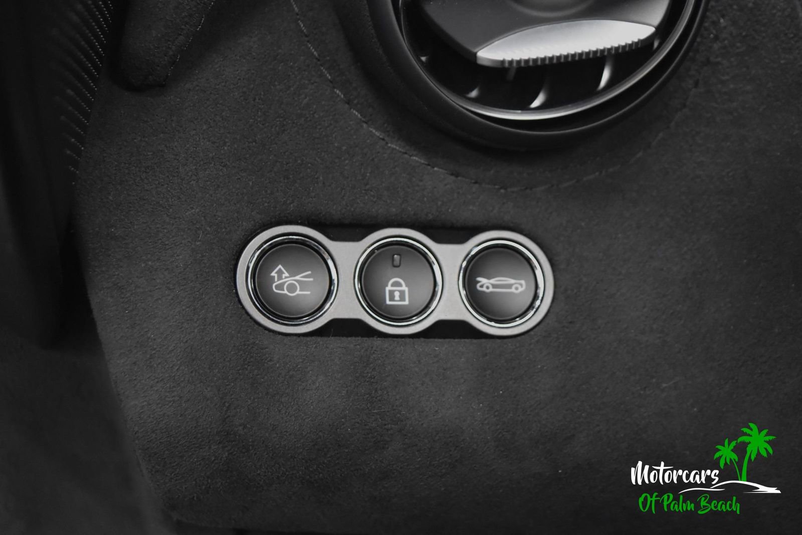 Used 2025 McLaren 750S image 23