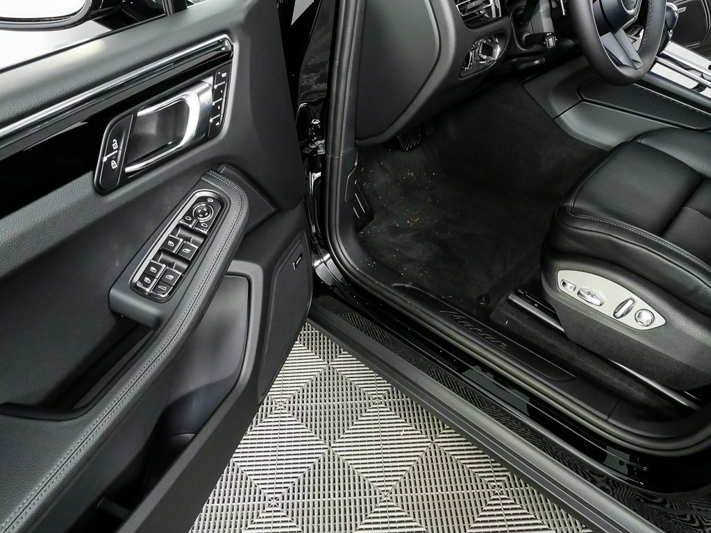 New 2026 Porsche Macan image 8