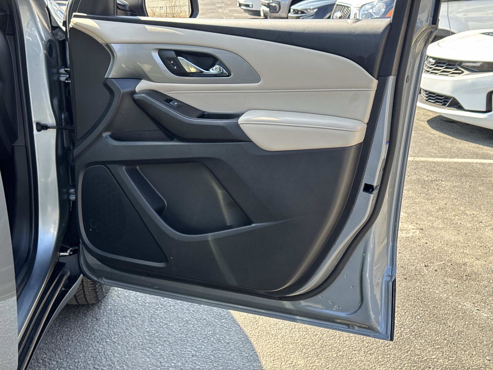 Used 2023 Chevrolet Traverse LS image 14