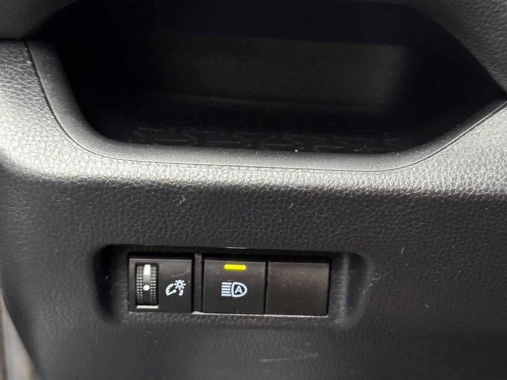 Used 2019 Toyota RAV4 XLE image 31