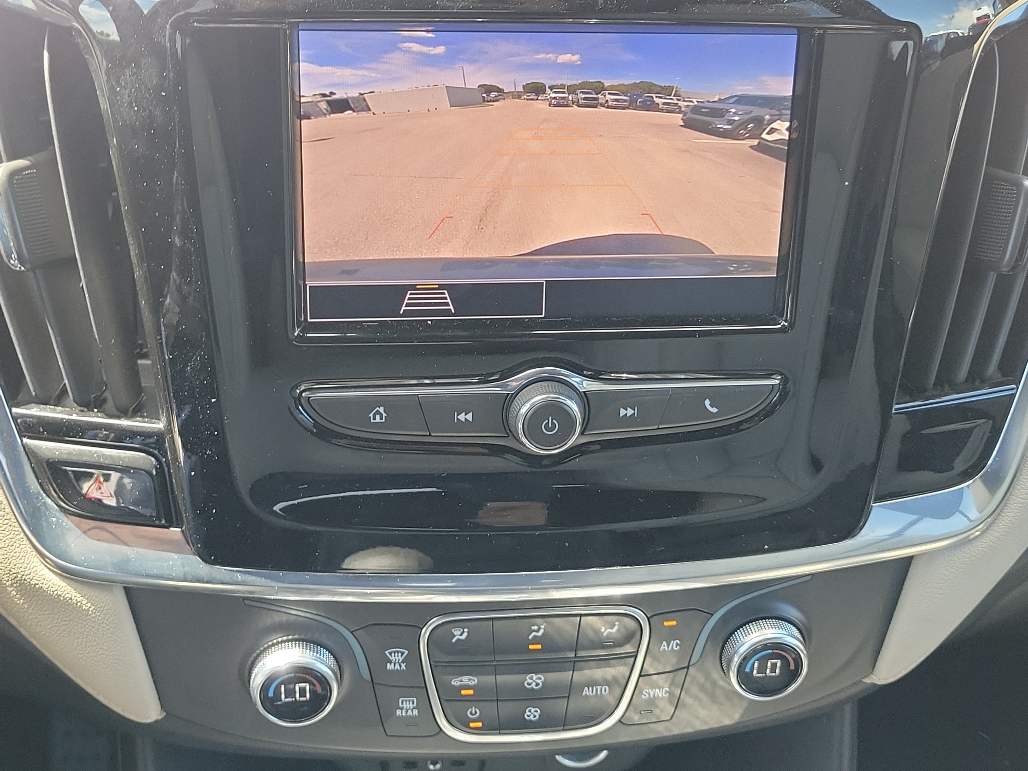 Used 2023 Chevrolet Traverse LS FWD image 10