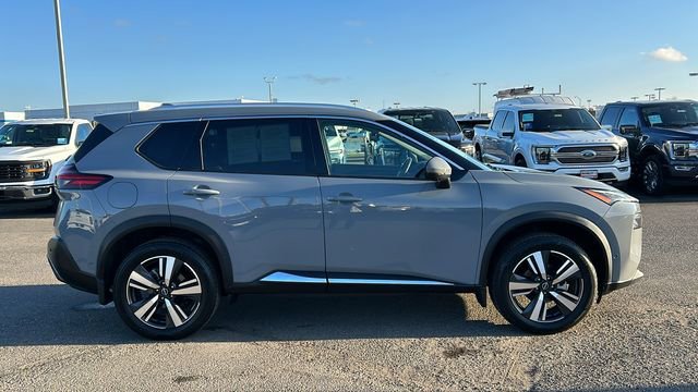 Used 2023 Nissan Rogue SL w/ SL Premium Package image 2