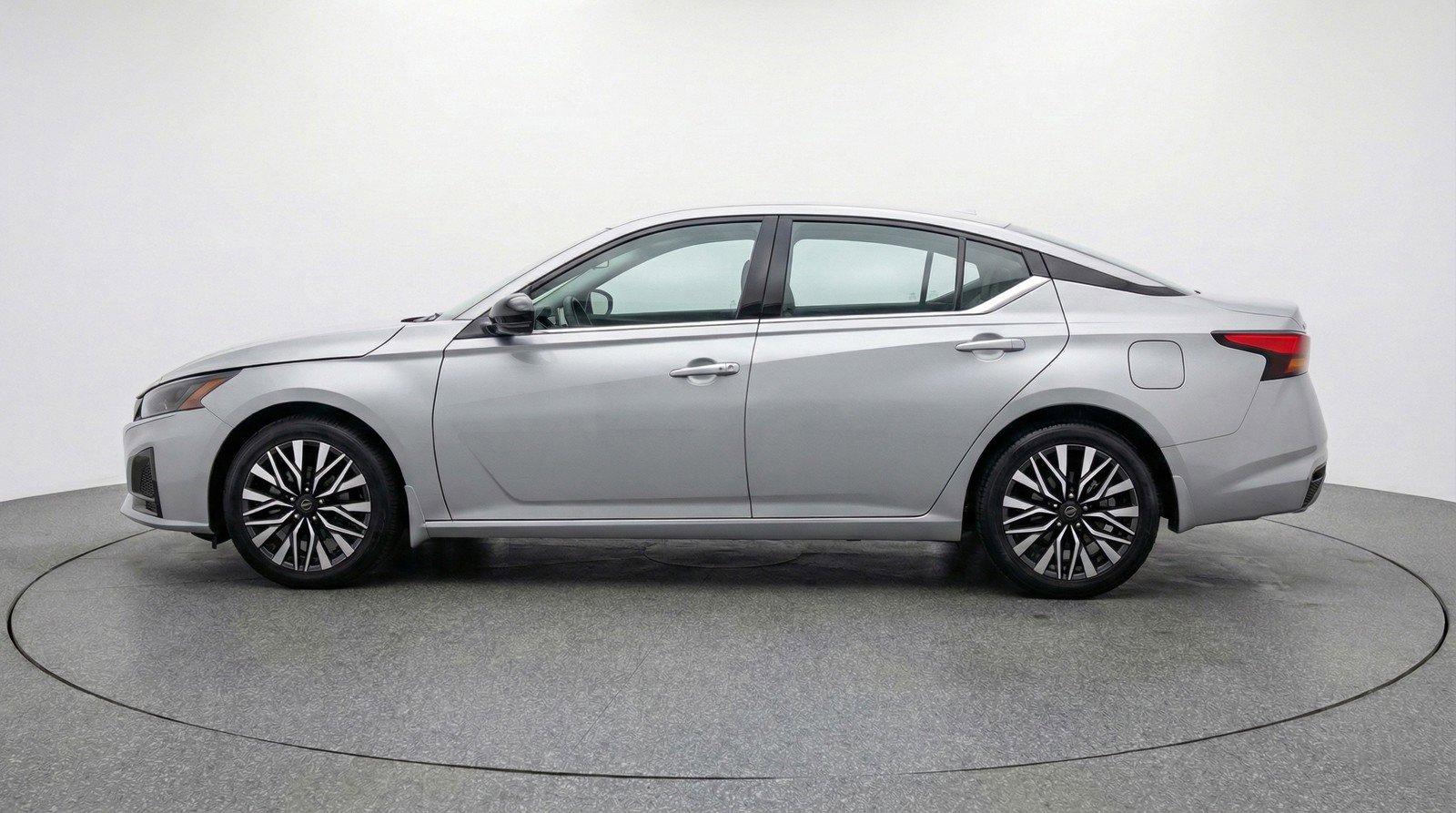 Used 2025 Nissan Altima 2.5 SV image 5