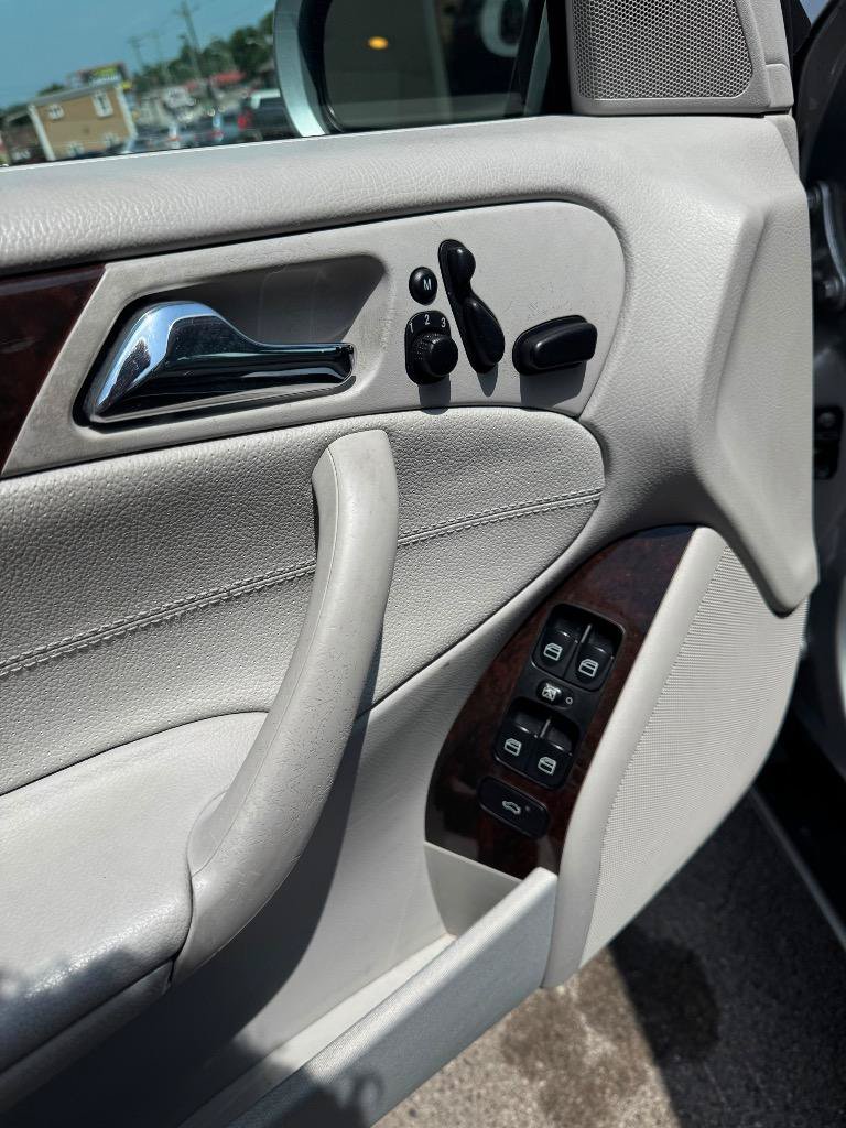 Used 2005 Mercedes-Benz C 320 Sedan image 12