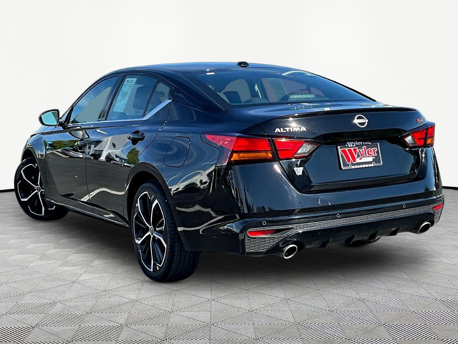 Used 2024 Nissan Altima 2.5 SR FWD image 4