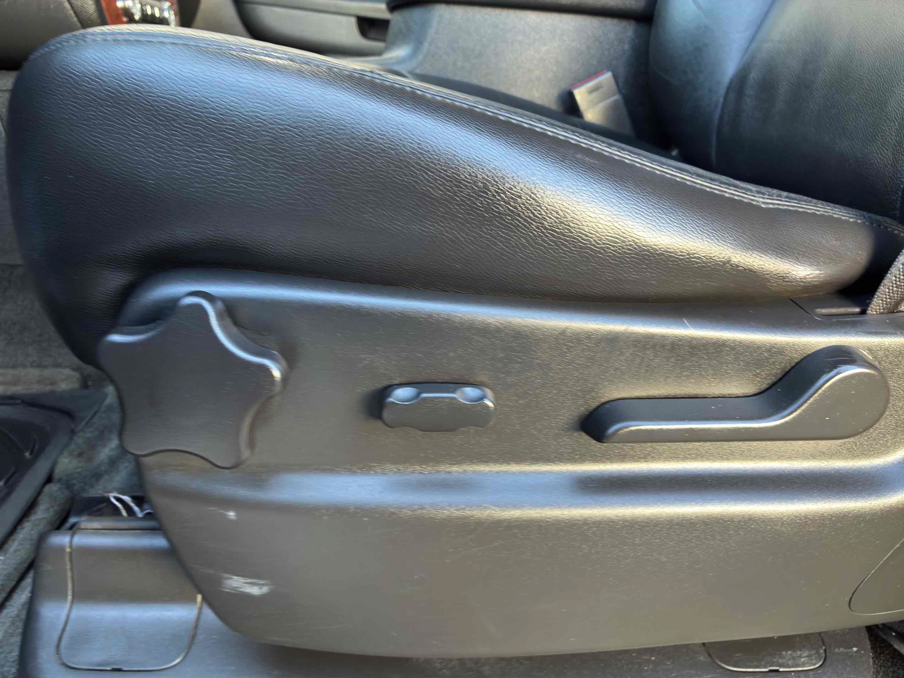 Used 2012 Chevrolet Tahoe LT AWD/4WD image 36