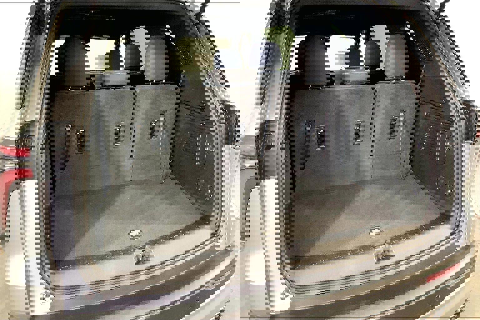 Used 2024 Chevrolet Traverse LT image 4