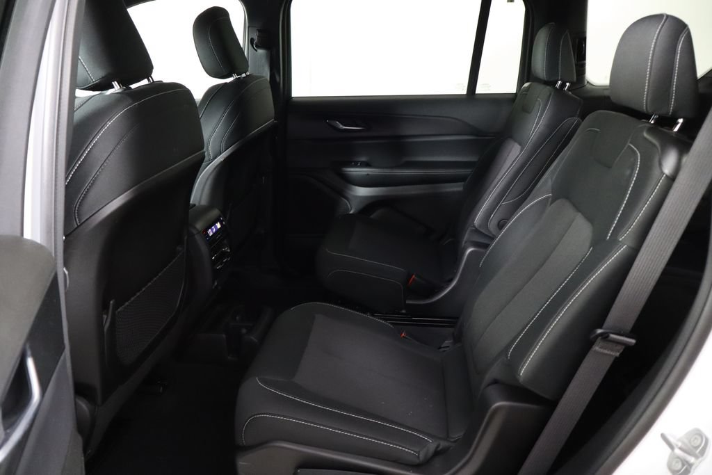 Used 2025 Jeep Grand Cherokee L Laredo w/ Luxury Tech Group I RWD image 16
