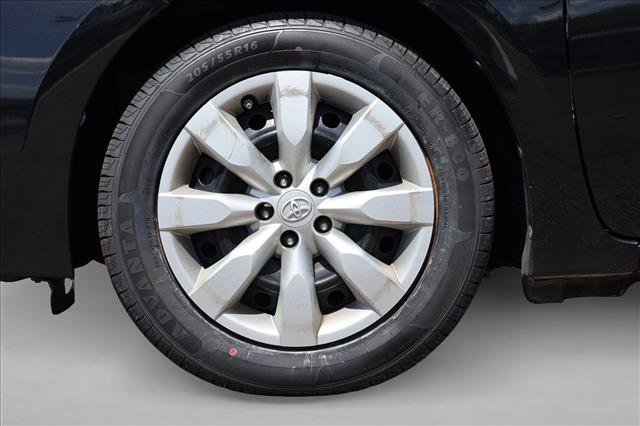 Used 2015 Toyota Corolla LE FWD image 9