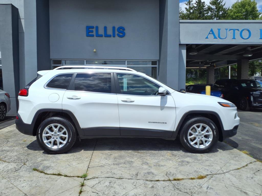 Used 2017 Jeep Cherokee Latitude w/ Cold Weather Group image 2