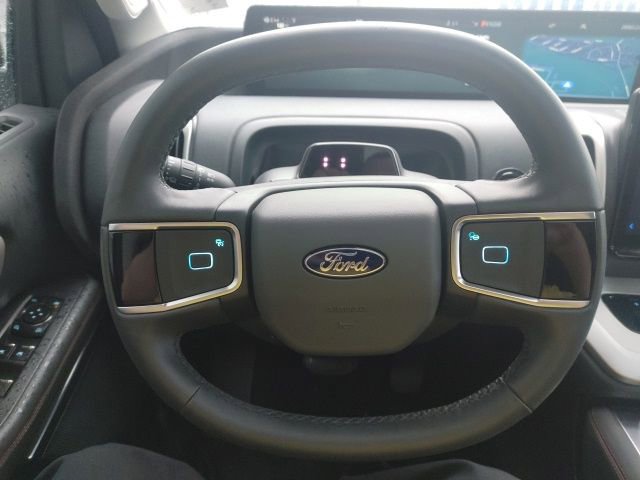 Used 2025 Ford Expedition Active image 31