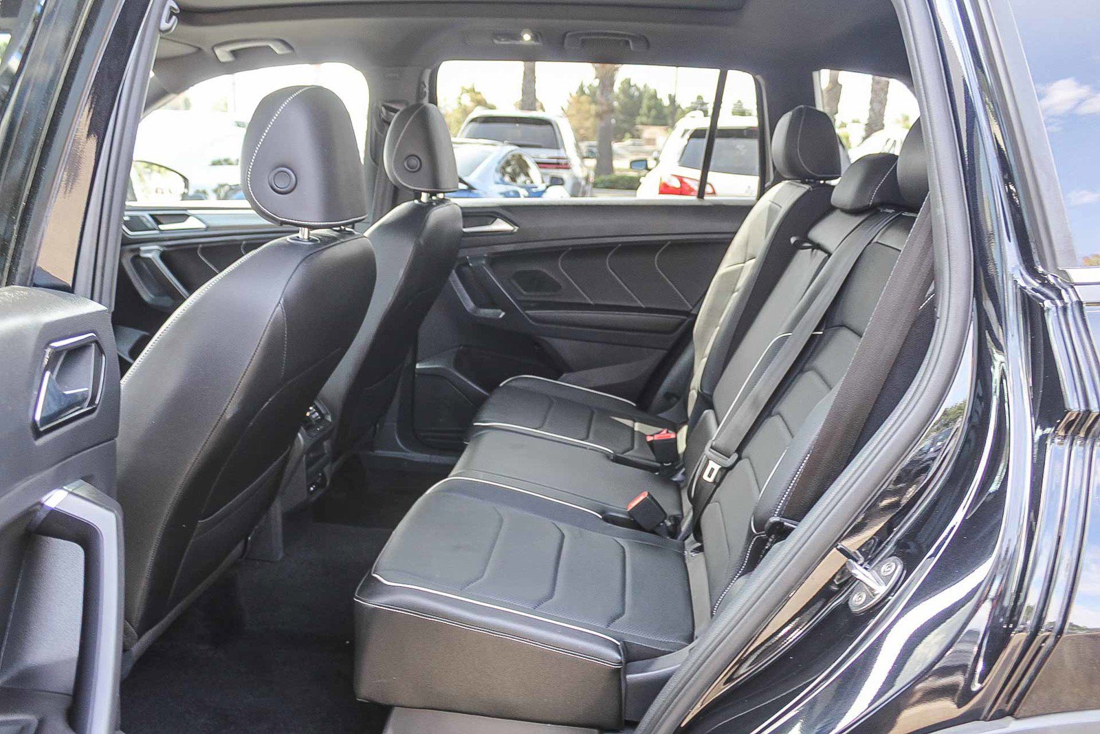 Used 2022 Volkswagen Tiguan SEL R-Line image 18