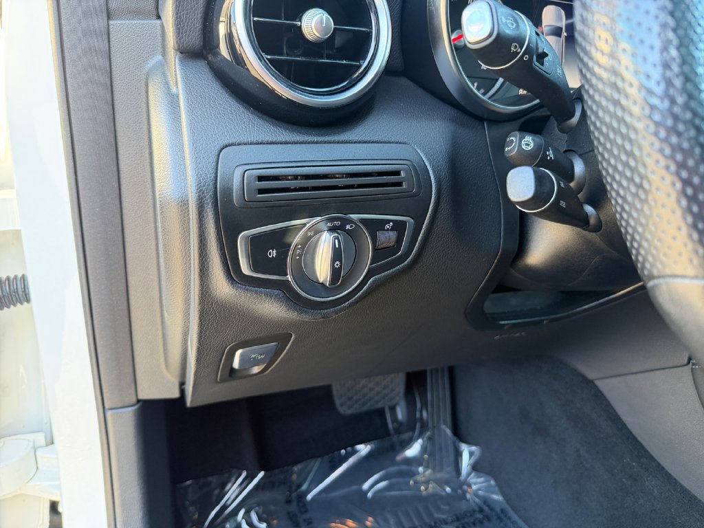 Used 2019 Mercedes-Benz GLC 300 4MATIC image 19