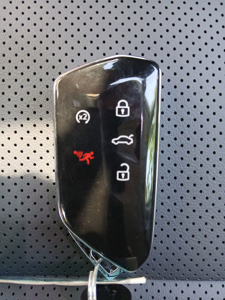 Used 2025 Volkswagen Tiguan SE image 27