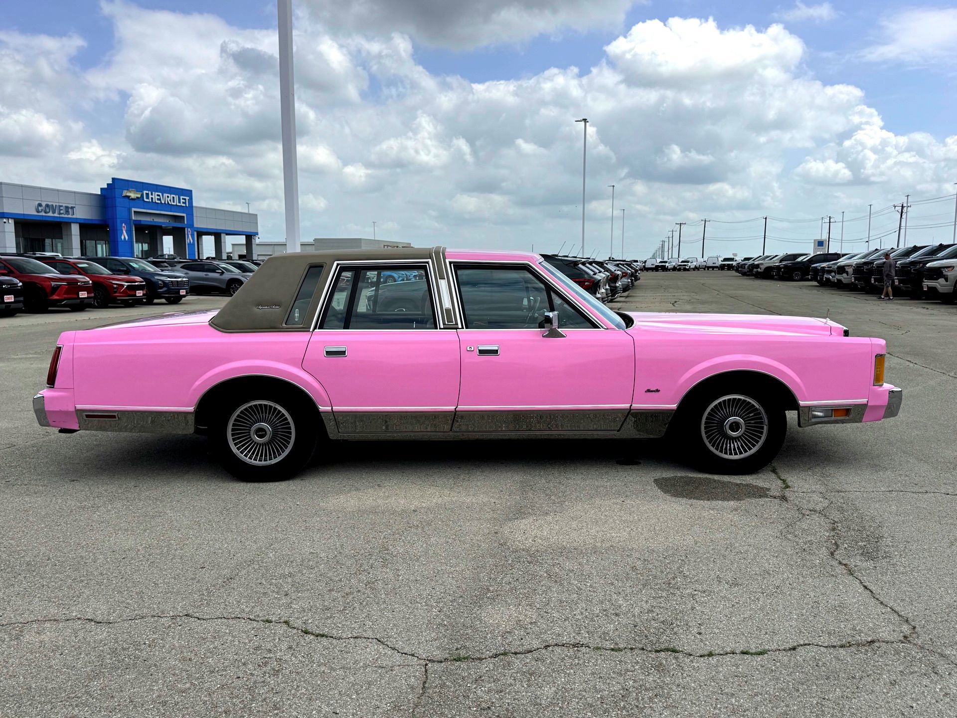 Used 1989 Lincoln Town Car Signature RWD image 8