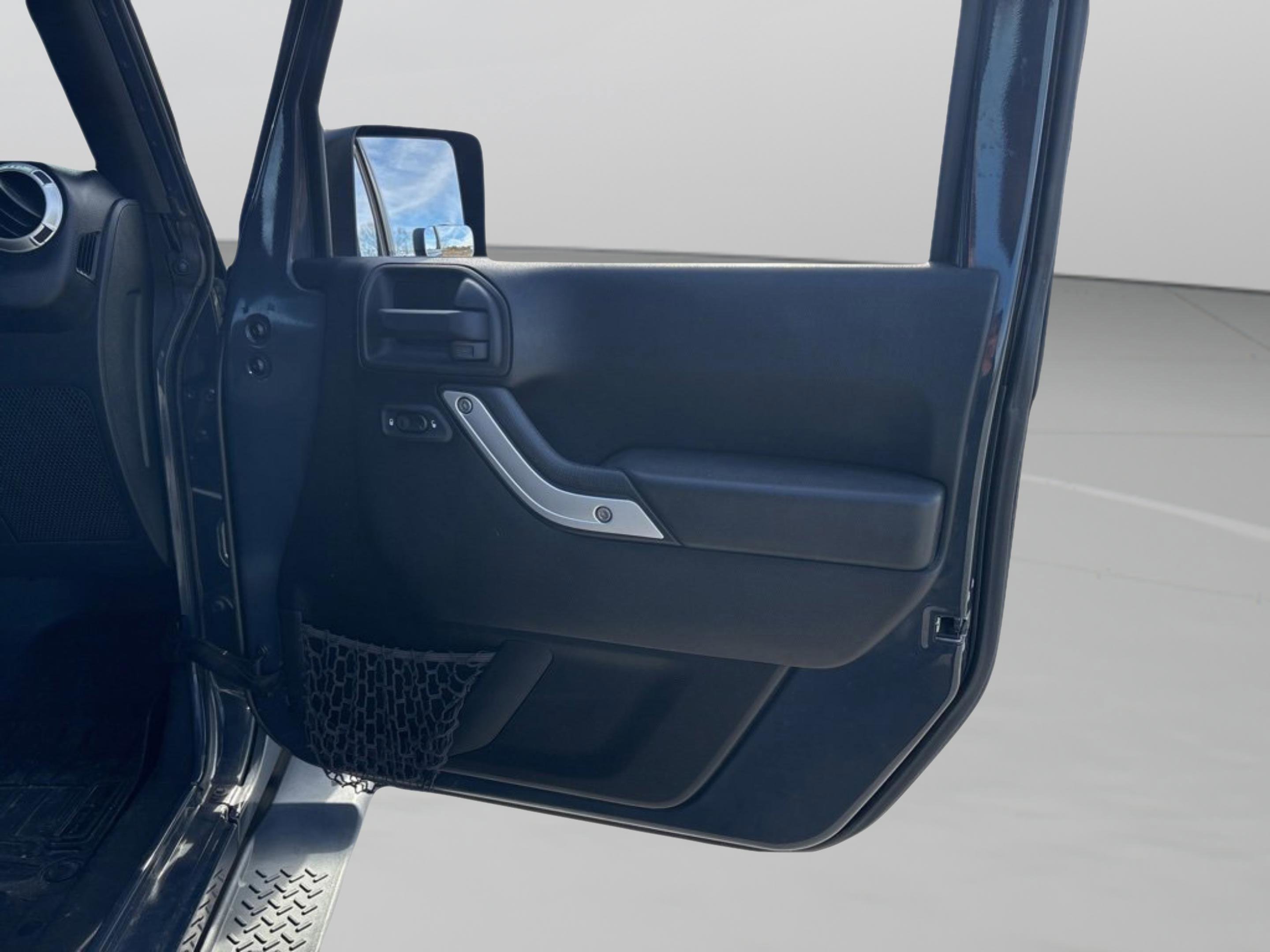 Used 2017 Jeep Wrangler Unlimited Sahara w/ Connectivity Group image 36