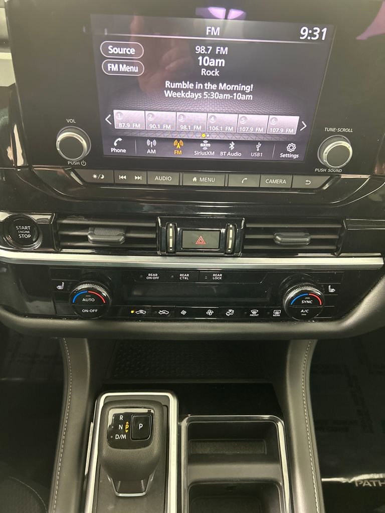 Used 2025 Nissan Pathfinder SV AWD/4WD image 28