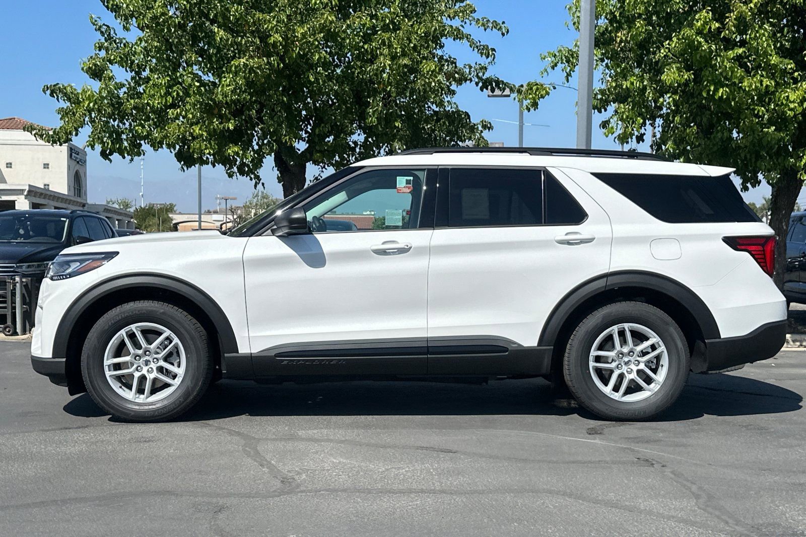 New 2026 Ford Explorer Active RWD image 7