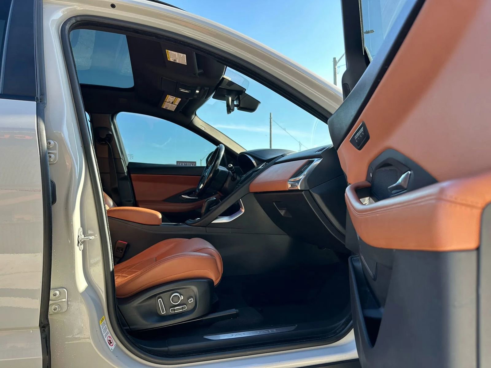 Used 2018 Jaguar E-PACE SE image 8