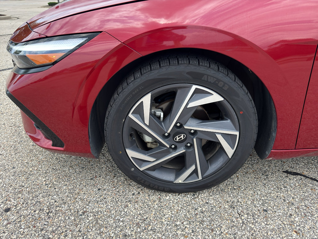 Used 2025 Hyundai Elantra Limited FWD image 8