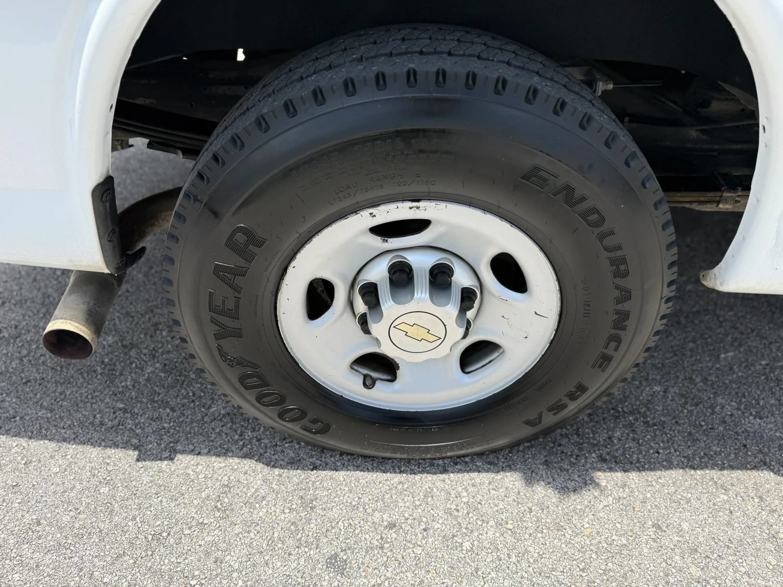 Used 2013 Chevrolet Express 2500 RWD image 15